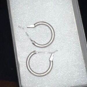 ⭐️Vintage Small Silver Metal Hoop Earrings
